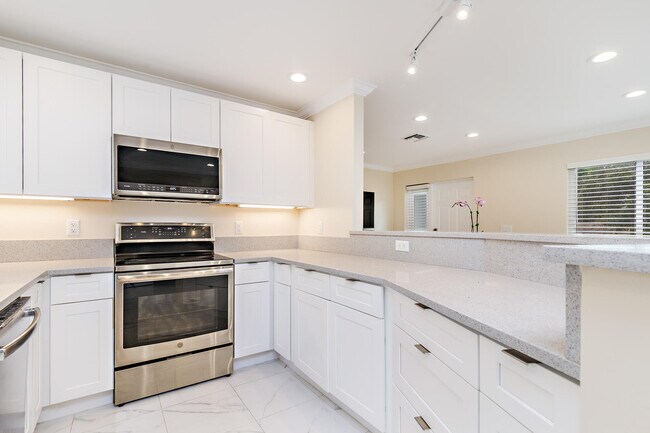 Building Photo - 369 Valley Forge Rd