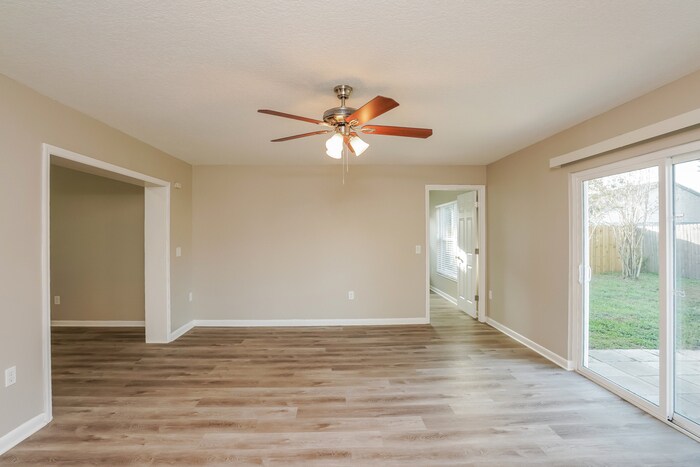 Building Photo - 4140 Spring Way Cir