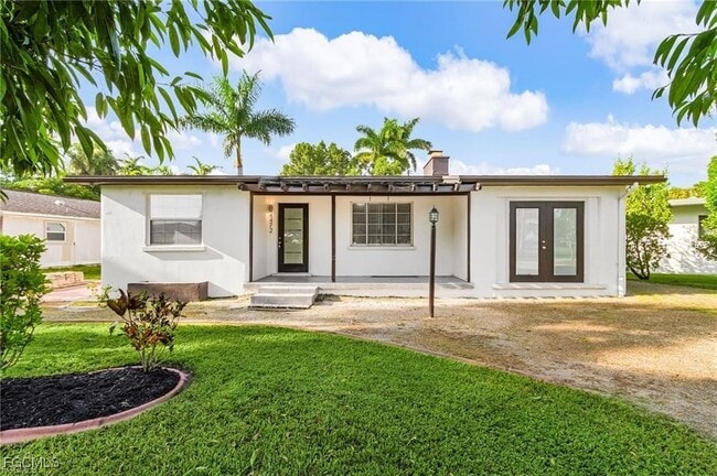 Primary Photo - 4472 E Riverside Dr