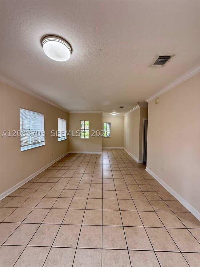 Building Photo - 2601 NE 41st Cir