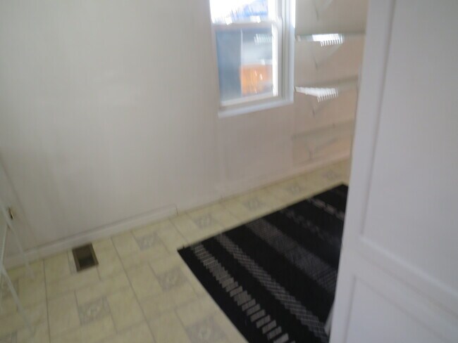 Building Photo - 2002 Cottage Ave