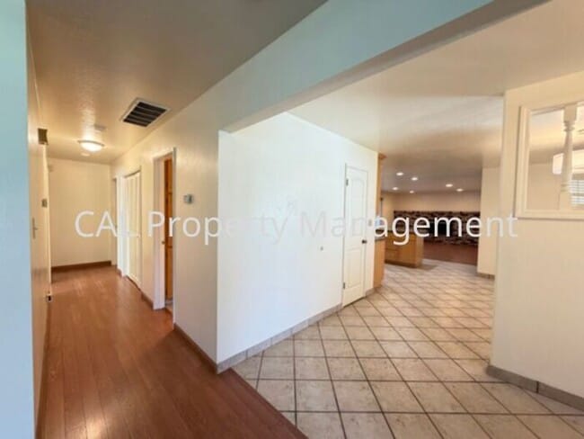 Building Photo - Beautiful 3 bedroom home in Hollister, CA!