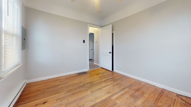 Building Photo - Charming 3-Bedroom Bungalow for Lease in Roseville