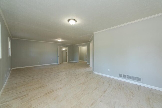 Building Photo - 8909 Channing Dr