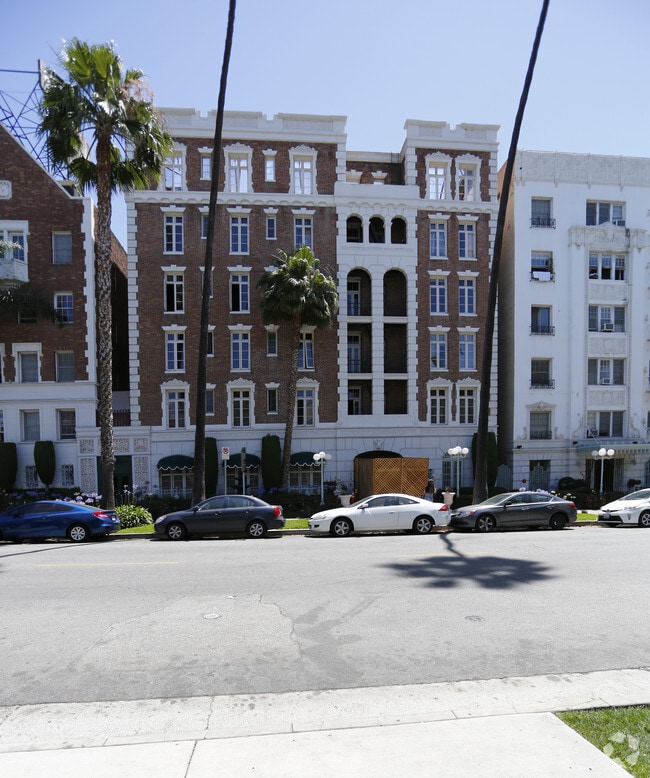The Versailles Los Angeles, CA Apartment Finder