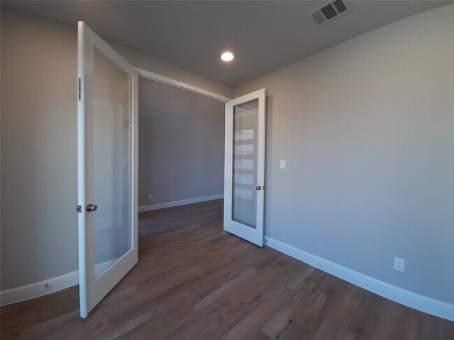 Building Photo - 7575 Pemberley Ct