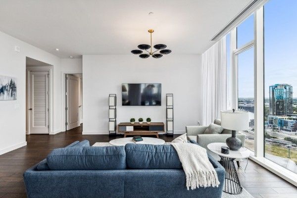 Building Photo - 160 2nd Ave S