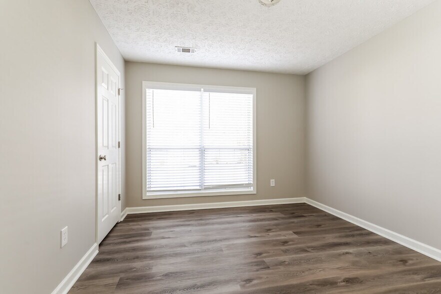 Building Photo - 85 Paris Dr