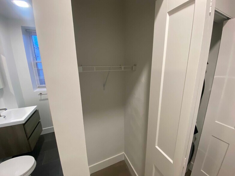 Building Photo - 111 Park Dr