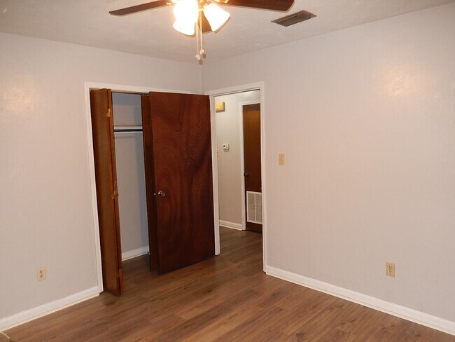 Building Photo - 2334 Sylvan Ct
