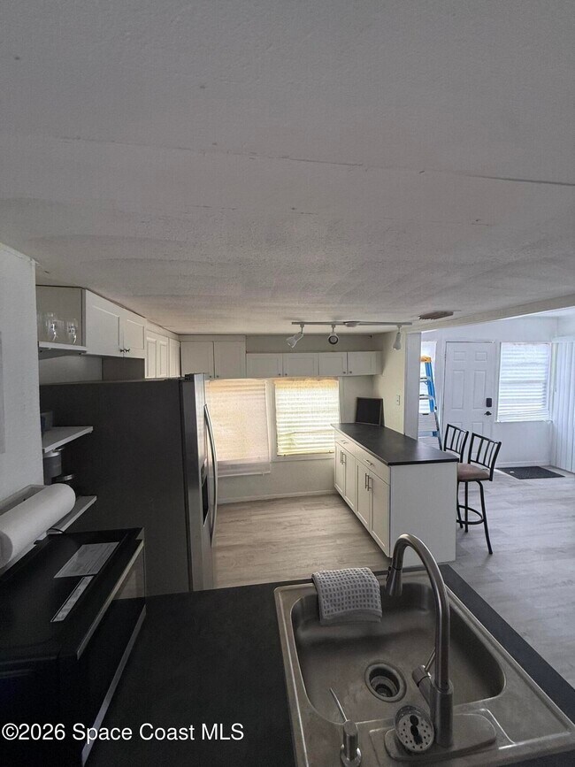 Building Photo - 325 Marseilles Dr