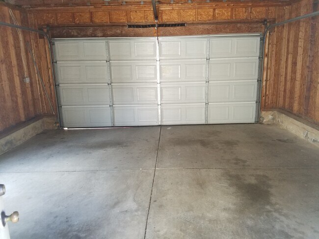 Building Photo - COMING SOON! Ballantyne Beauty! Spacious 3BR Home w/ Fireplace & Fenced Yard