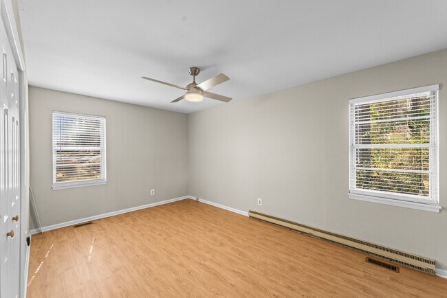 Building Photo - 4421 Jacobs Dr SW