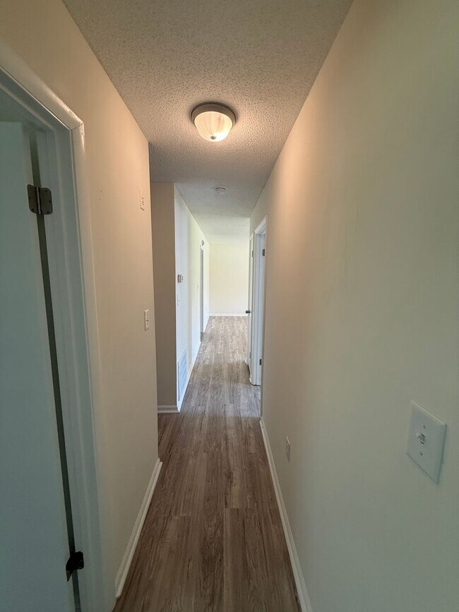 Building Photo - Richland Apartments Building F