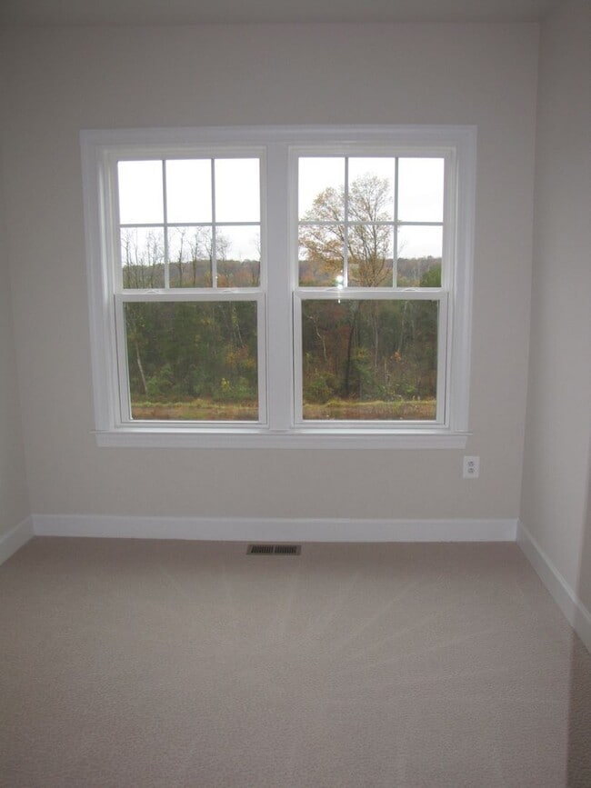 Building Photo - End Unit Townhouse Haymarket