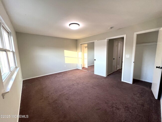 Building Photo - 15 Briar Mills Dr