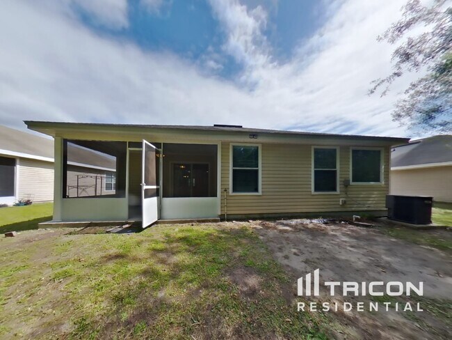 Building Photo - 5890 Round Table Rd