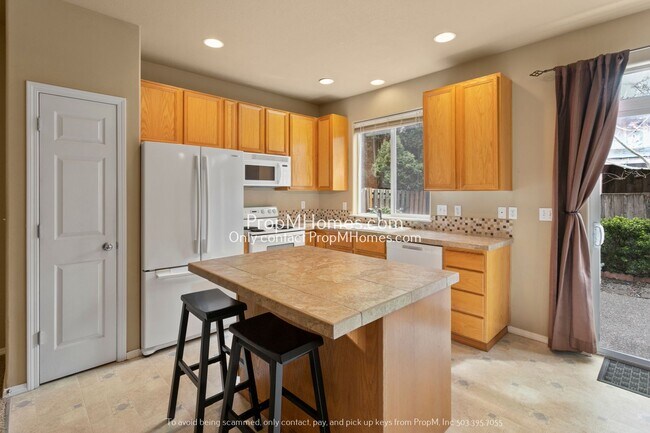 Building Photo - Cozy 3 Bedroom Home Close to Nike & Intel!