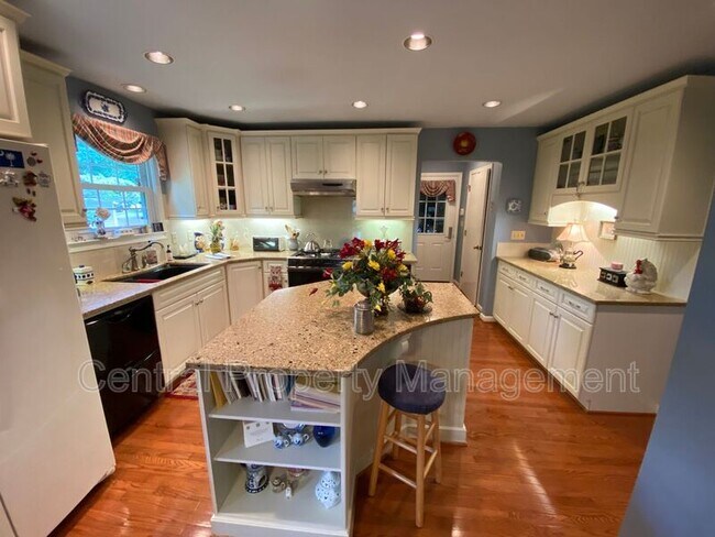 Building Photo - 4724 Coach Hill Dr