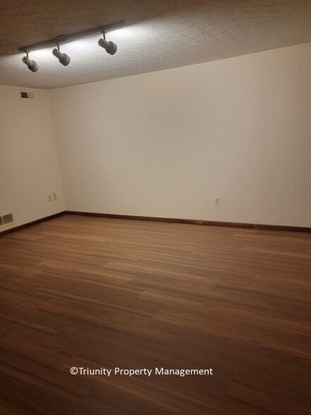 Family Room - 2872 Sawdust Ln