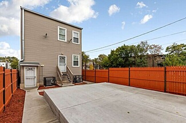 Building Photo - 1826 S Drake Ave