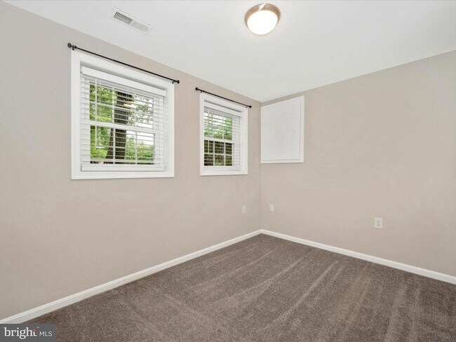 Building Photo - 112 Bracken Ct