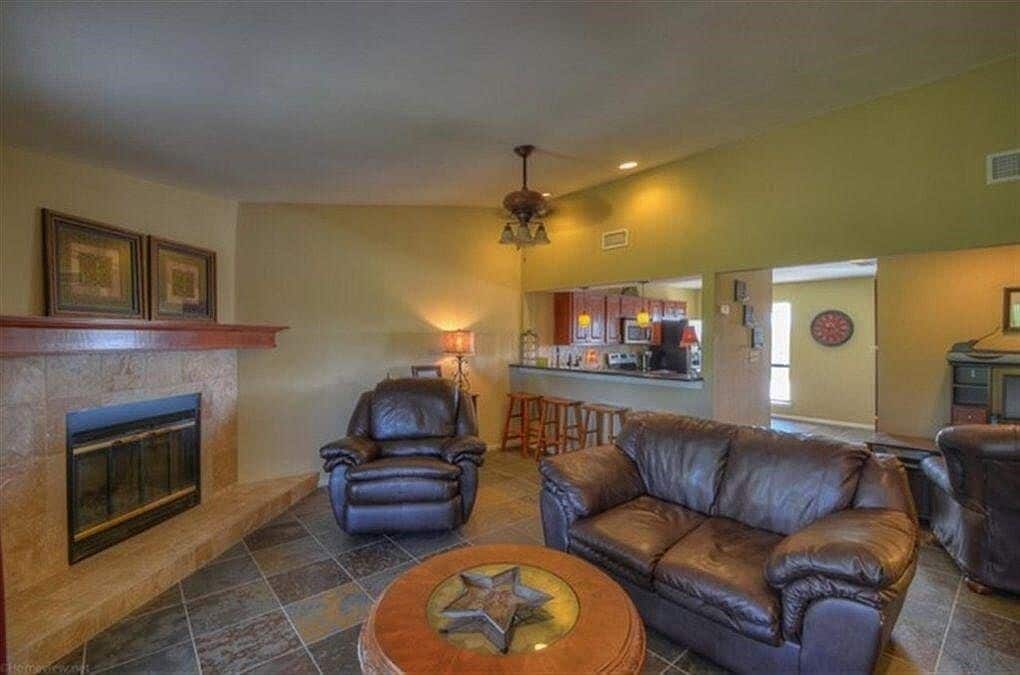 Living Room (picture with furniture for visualization only) - 112 Lachite