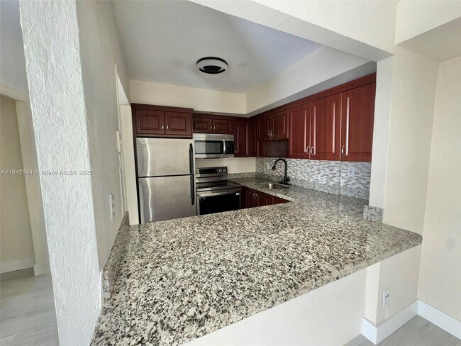 Building Photo - 2715 Tigertail Ave