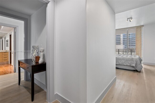 Building Photo - 3535 S Ocean Dr