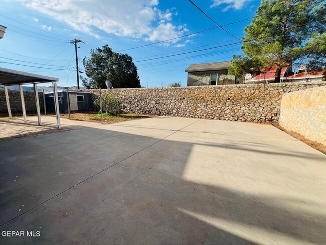 Building Photo - 9632 Montwood Dr