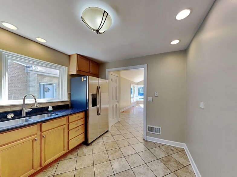 Building Photo - 9051 Forestview Rd