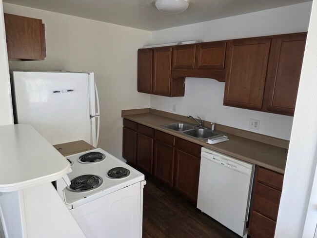 Building Photo - 3001 Azalea St