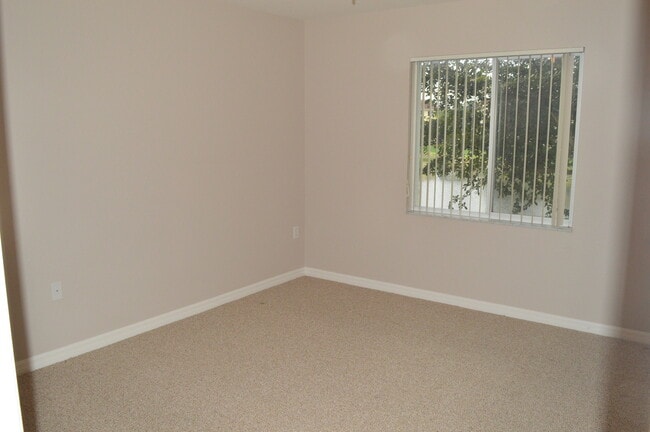 Building Photo - 8214 Key Royal Cir