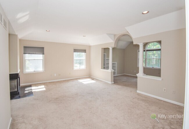 Building Photo - 5474 Grandview Ln
