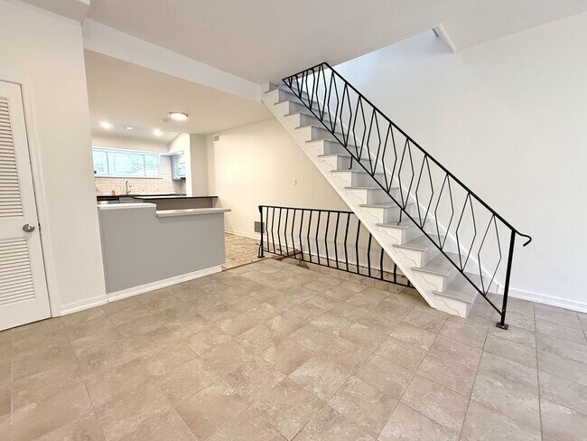 Building Photo - 2408 S Juniper St