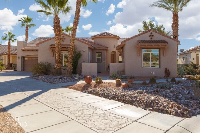 Building Photo - Beautiful home located in the gated commun...