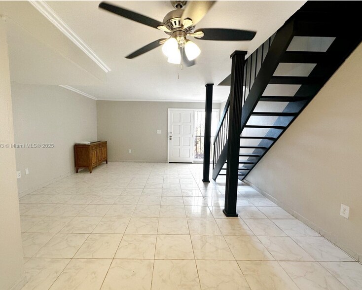 Building Photo - 9009 NE 4th Avenue Rd