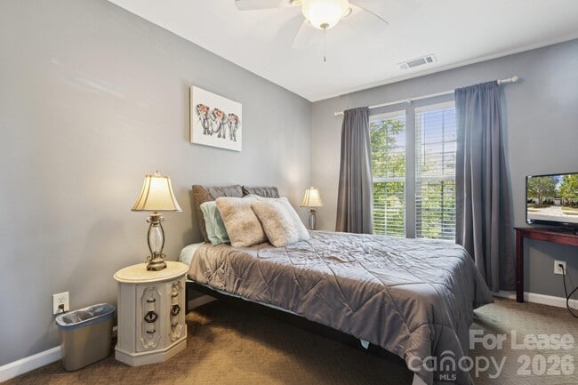 Building Photo - 6037 Queens Walk Ct