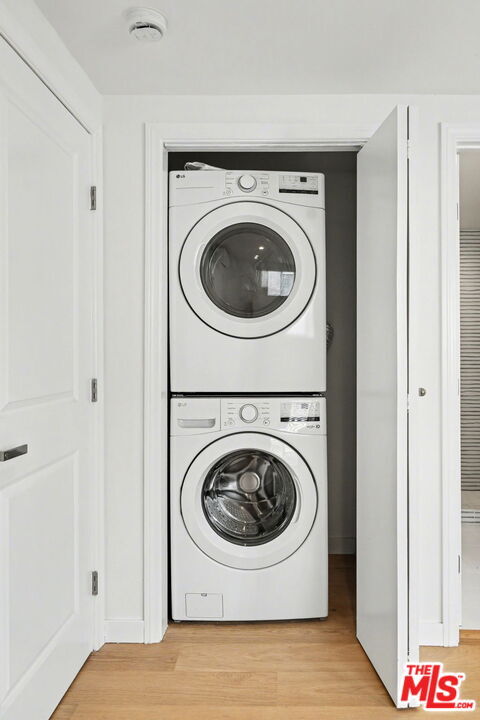 Building Photo - 7832 Croydon Ave