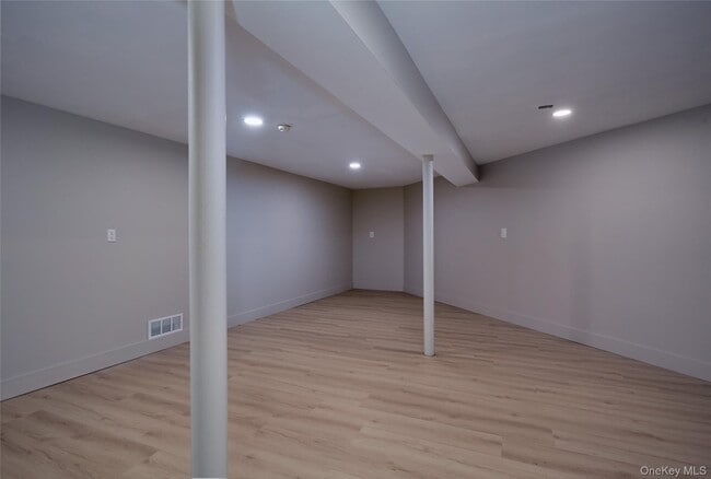 Building Photo - 568 Oak Summit Rd