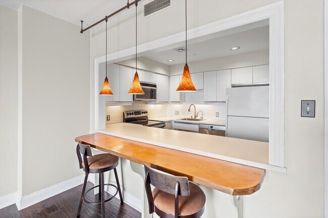 Building Photo - 100 Shearwater Ct E