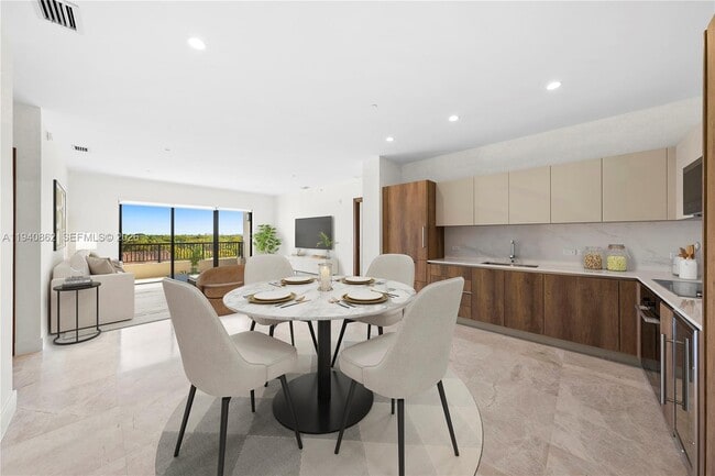 Building Photo - 701 Valencia Ave