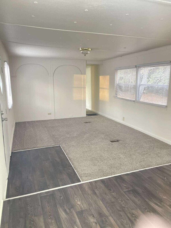 Building Photo - 400 Ball Park Rd