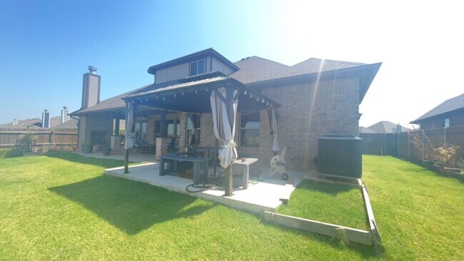 Building Photo - 4 Bedroom Home in Edmond