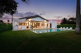 Building Photo - 2560 NE 199th St