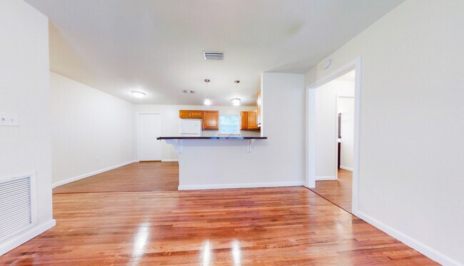 Building Photo - 1904 Karen Ln