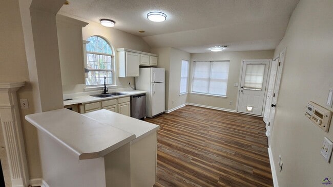 Building Photo - 80 Hamilton Woods Dr