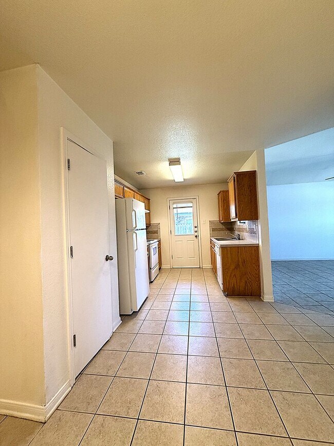 Building Photo - 1304 Cinch Dr