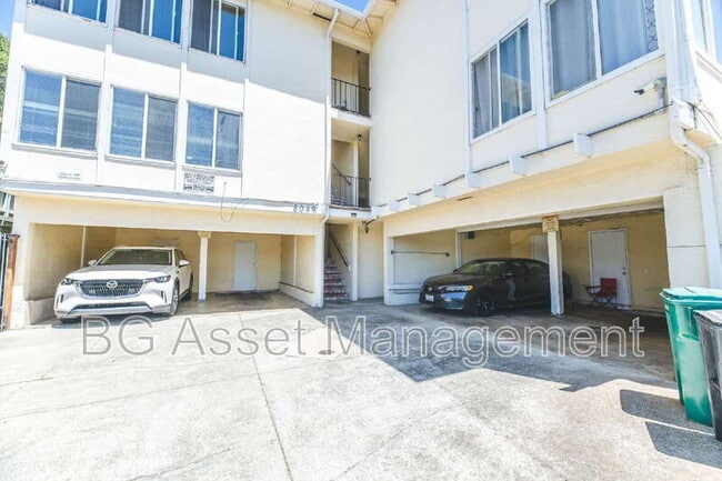 Building Photo - 8049 Greenridge Dr