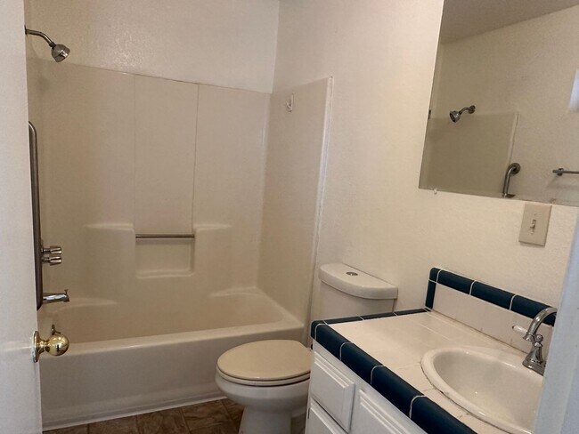 Building Photo - 3+2 In Golden Hills East +Garage!